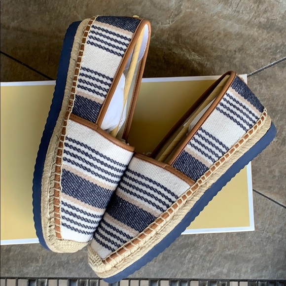 MICHAEL KORS MATHILDE ESPADRILLE CANVAS NAVY MULTI - Picture 16 of 16